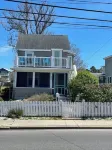 Oysterhaven Cottage with partial Water views! New balcony! Close to Fairgrounds!