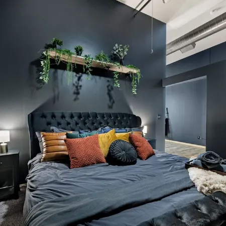 Huge King Bed Loft Downtown - Balcony - Grocery - Brewery - Court Ave Nightlife