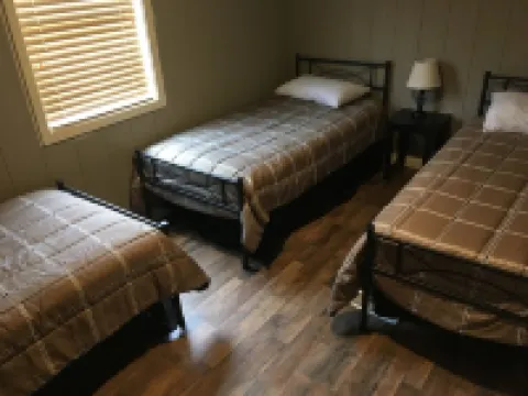 "Clean/Maintained Fully Furnished Lodging"-Yellowfin Lodge