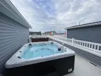 Luxury Multi Floor Single Family with Roof Deck & Hot Tub 4/5 Bedrooms 3.5 Baths - Wi-Fi