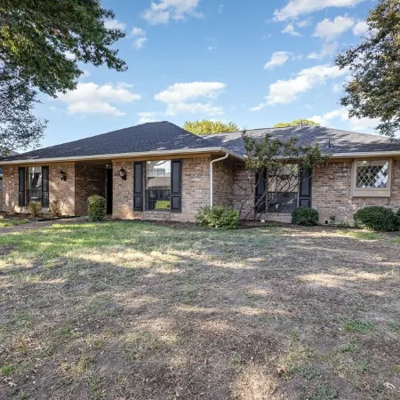 3Br Oasis with Heated Pool, Hot Tub and King Bed in Allen