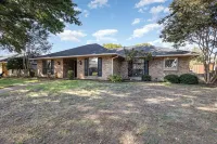 3Br Oasis with Heated Pool, Hot Tub and King Bed in Allen - Boutique