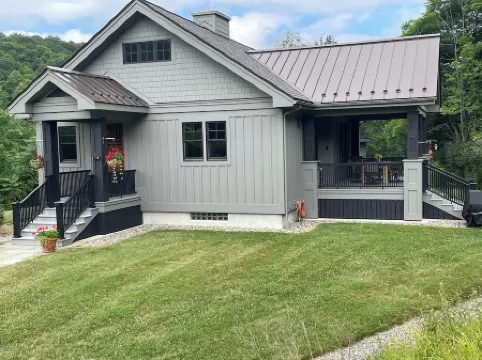 The Mission House- Located in the Finger Lakes. Hike & Bird Watch. EV Charger.