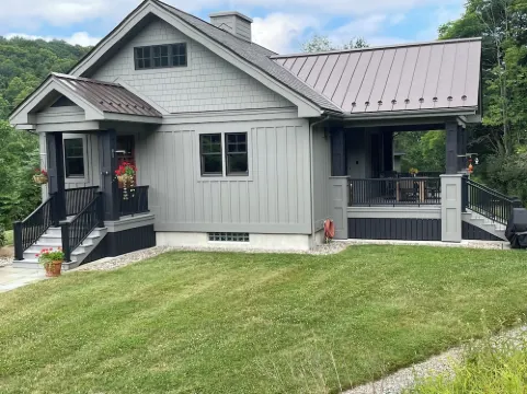 The Mission House- Located in the Finger Lakes. Hike & Bird Watch. EV Charger.