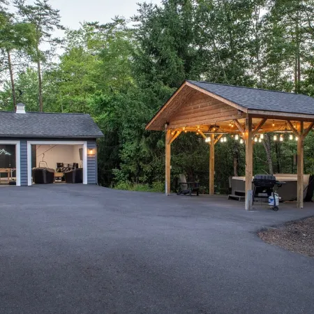 The Hideaway l 4 BR l Hot Tub l Fire Pit l Game Room l .5 miles to Bryce Resort