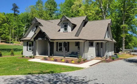 Quiet lake getaway offering R&R with 2 electric bikes and optional sunset cruise