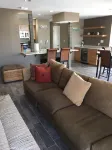 Beach Block Townhouse With NEW Everything & Ocean Views - 3-نجوم