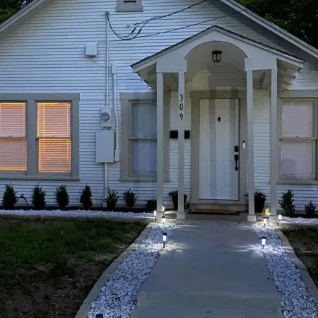 Tyler's Texas Rose, a beautiful 2BR/1BA house with back yard