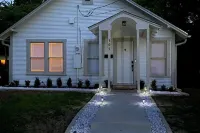Tyler's Texas Rose, a beautiful 2BR/1BA house with back yard - Homestays