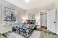 The Pine House: Unit B (near 6th Ave, UPS, UW, and Point Ruston)