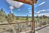 Cabin at Brasada Ranch Resort/ 2 Master BD/2.5Ba  w/golf course Views & Hot Tub