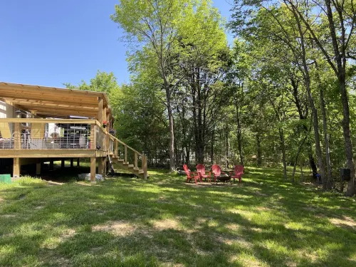 Lake Texoma wooded retreat near Marina Del Rey