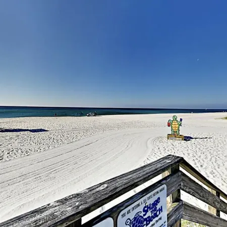 < 10 min. to beach, trails & The WHARFdog friendly)