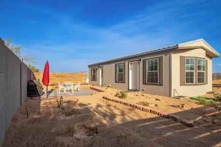 Tiny Home Getaway in Arizona-Mountain views in Rural Area
