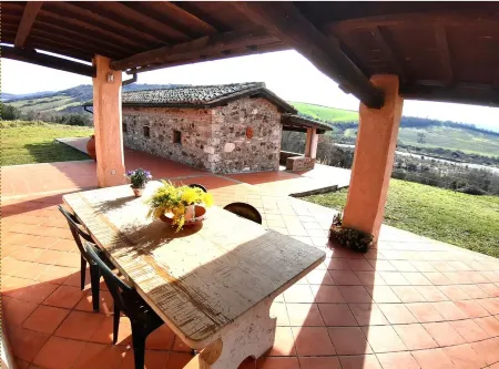 Cozy villa with views of the river, the village of Saturnia and Montemerano.