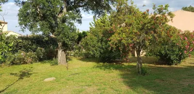 700 m walk from the beach of St Cyprien, charming little villa