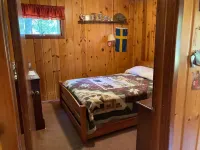 Comfortable Cabin in the Woods. Perfect for Fishing, Hunting or Skiing! - シャレー