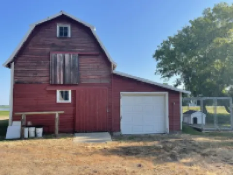 Great area for hunting and fishing, dog kennel on property