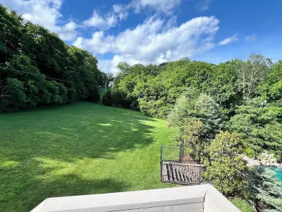 The best of Franklin! Beautiful listing on private acreage & minutes to downtown Hotels near First Presbyterian Church