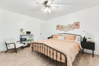 Cozy home in heart of Edmond Hotels near University of Central Oklahoma
