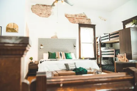 The Courthouse Loft - History with a hot tub!