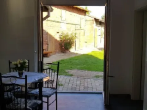 Vacation apartment in Cottbus-Klein Ströbitz near the bathing lake コトブスのホテル