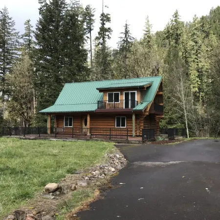 6 BDRM Log Cabin on Big Fall Creek