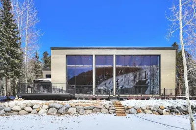 Huge condo in Keystone, sleeps 14, great location