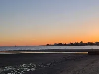 Cheerful 3 Bedroom Beach Front Cottage with Fireplace - Beach