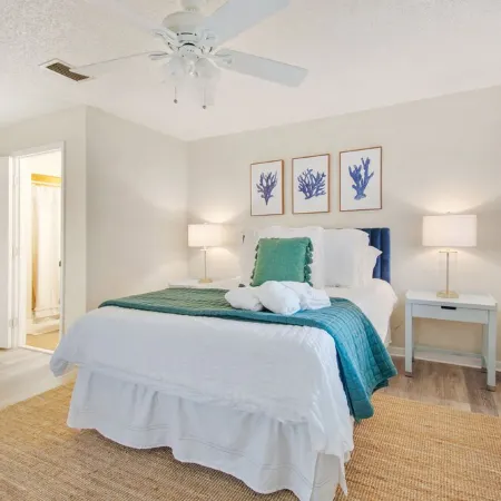 Sleeps up to 8 - Free Parking - Heated Pool - Steps to Beach - Close to Downtown