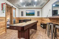 Family Friendly - Secluded Cabin - 3 Bedrooms - Playground - Jacuzzi - Game Room