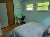 Go Blue! Bright home with large fenced in yard! 3m to Penn State. Free Breakfast