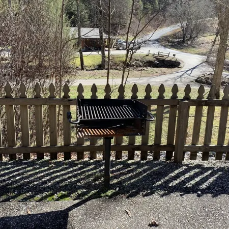 Creek Front Family Getaway in the Great Smoky Mountains with Hot Tub