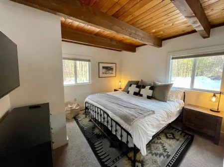 The Bubbly Bear - Attitash, N Conway, Relaxed Luxe Отели в г. Бартлетт