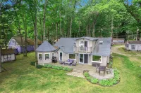 Family Fun on Otsego Lake - HUGE yard, kayaks, paddleboards, zip line and more!