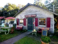 Central to Beaufort, HHI, birding refuges, Parris Island. Pet & family friendly.