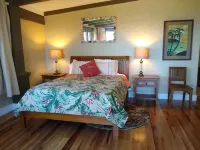 Luxury Oceanfront Apartment Gated Cliffside Estate - Solar - Beach 10m Walk Hāmākua Forest Reserve 주변 호텔