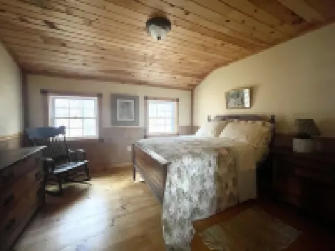 Creekside Cabin Vacation Rental