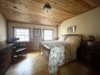 Creekside Cabin Vacation Rental