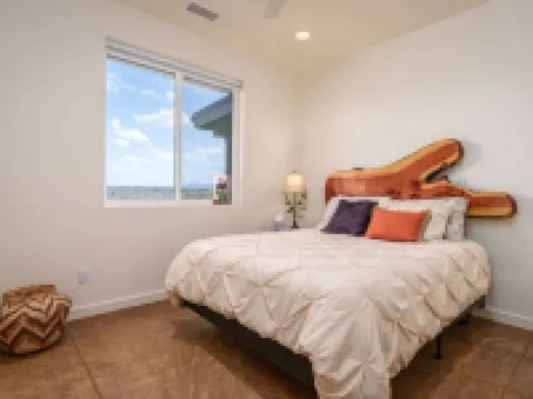 New mountain top retreat w/ 270° stunning views Hotels in Cornville