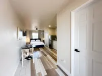 Newly updated studio 2 min drive to HWY 99