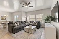 Comfy “Idahome” just minutes from downtown Eagle. A perfect 3BR family gem! Hotels in Eagle