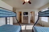 Luxury Townhome in Moab with POOL Hot Tub WI-FI KING BED