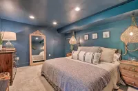 Tranquil mountainhouse w/hot tub, super close to trails & wineries- pet friendly