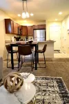 Modern 2 Bedroom Townhome, 1.5 Bathrooms, 1 Car Garage with Level 2 EV Charging Hotel a Loveland