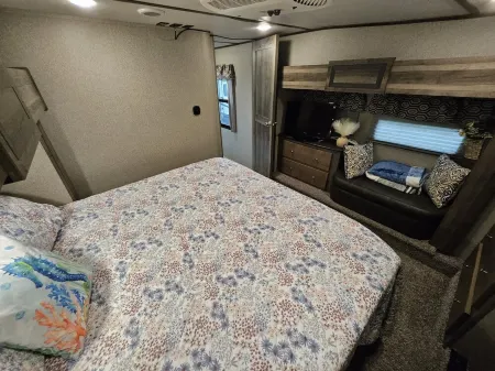 Bayside Serenity – Sprinter 5th Wheel - Sleeps 4