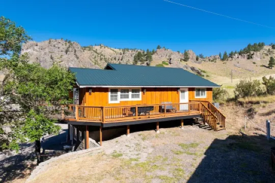 The Lodge at Prewett Creek, near Missouri River!!