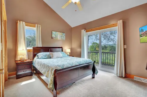 Redroof Ellicottville Chalet, Sauna, 8' ft hot tub and the best views!