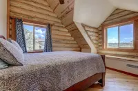 Gorgeous 5 Bedroom Log Cabin for your ALL YEAR relaxation by Zion National Park