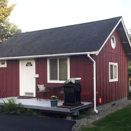 Cute Cottage Close To Town and Bike Trails